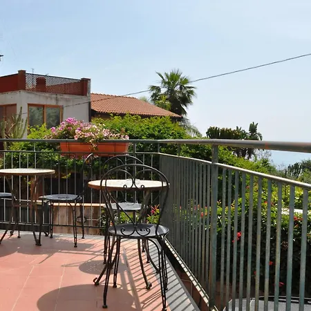 Alojamento de Acomodação e Pequeno-almoço Stella Marina Aci Trezza